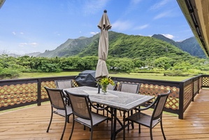Savor your meals on the lanai with jaw-dropping views of the Ko‘olau Mountains—perfect for brunch or sunset dinners.