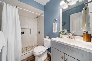 Guest bathroom on the first floor