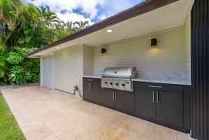 Outdoor kitchen with built-in grill for unforgettable alfresco meals.