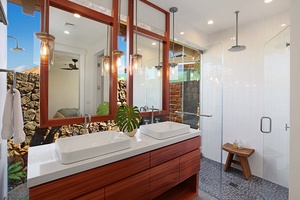 Guest bathroom 3 with outdoor lava rock shower