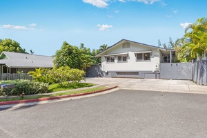 Nestled in a quiet cul-de-sac just across from the beach—your North Shore retreat starts here.