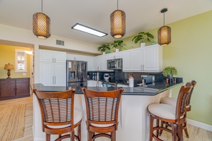 Breakfast bar with four seats for quick meals and entertainment.