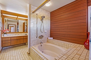 Soak and relax in the spacious tub at Kapalua Ridge 2321, styled with vintage island charm.
