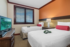 The second guest bedroom with twin beds.