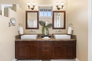 Dual vanity sink in the guest bathroom