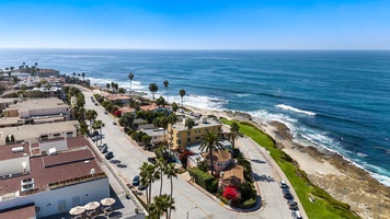 Endless blue waters meet lush palm-lined streets for the ultimate SoCal experience.