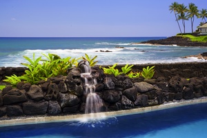 Pool water feature to enhance the ambiance