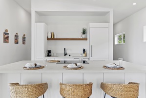 Bright and modern kitchen, perfect for cooking and gathering unforgettable memories.