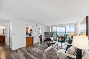 Ocean light fills Royal Kahana 308’s living room, bringing calm to every corner.