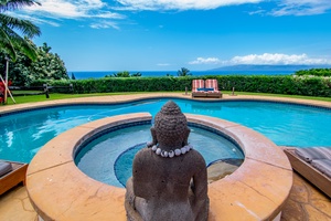 Breathtaking View of the Ocean and Moloka'i