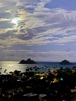 Magical moon rise views from the lanai!