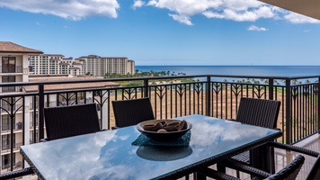 Al Fresco dining on the East facing lanai.