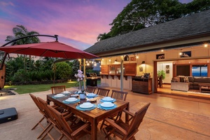 Lounge or dine poolside with the Pacific Ocean as your backdrop and soundtrack.