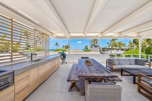 Don't forget about the built-in BBQ to grill up your favorite island meals.