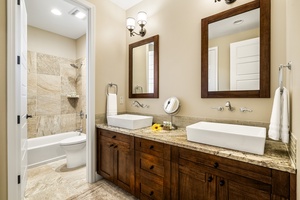 Guest bathroom between the two guest bedrooms