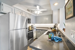 Gourmet kitchen fully equipped for your cooking needs!