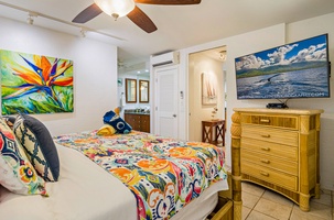 Papakea L-106's bright, cozy bedroom offers a colorful and inviting atmosphere for relaxation