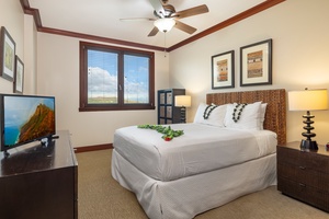 The second guest bedroom with queen size bed, flat screen TV and ceiling fan in our Ko Olina Villa.