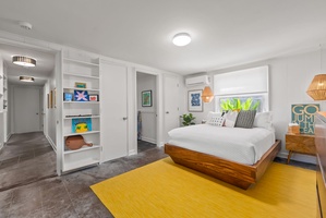 Cheerful guest bedroom with vibrant island décor and shared access to the primary bath—perfect for family or close friends.