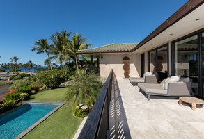 The upper lanai, with a pool view