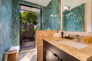 Another luxurious bath with an outdoor shower garden