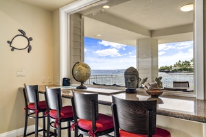 Enjoy casual breakfasts at the bar facing the lanai—dining with a view has never felt so luxurious.