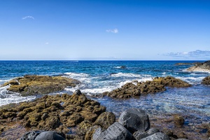 Watch waves crash along the rugged lava rocks from the shoreline.