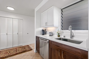 Everything in its place, from the wine rack to full pantry storage—perfect for extended stays or family meals.