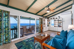 Let the sound of the waves fill the space as you move seamlessly between the living room and lanai.