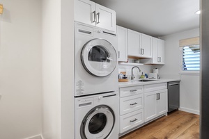 Full-sized washer and dryer make extended stays and beach days easy and stress-free.