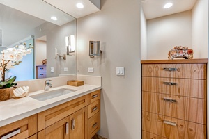 Mahana 1119 has plenty of storage to keep your island essentials organized and out of sight.