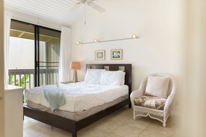This queen bedroom opens to the lanai and welcomes the island breeze—perfect for morning coffee in bed.