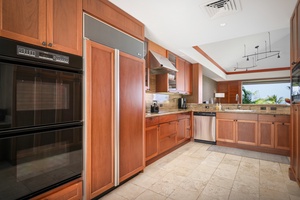 Ample space to move and ample space to cook with the double oven.