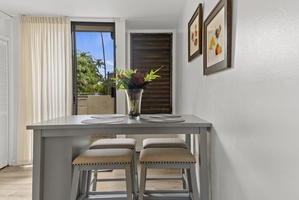 Kitchen nook to have morning breakfast with views.
