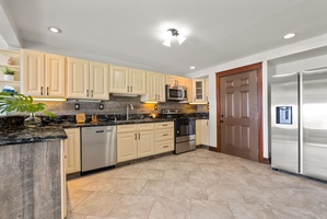 Fully equipped kitchen with modern appliances and a welcoming open design.