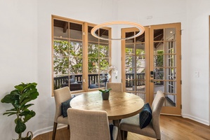 Breakfast nook for 4 in the family room off the kitchen.
