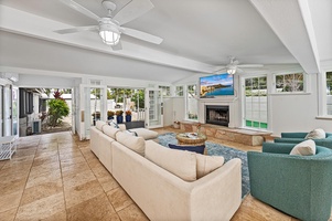 Enjoy the islands cross breeze in the main living-room!