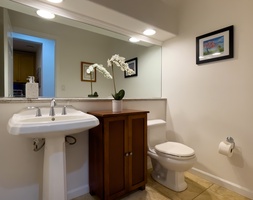 Downstairs powder room for outmost comfort & convenience
