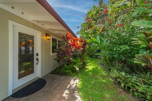 Entrance with a beautiful, tropical garden to admire