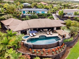 Beautiful infinity edge pool offers easy entry with steps leading in!
