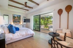 Primary suite access to the private lanai