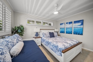 A versatile sleeping arrangement in the guest suite three with a queen and twin beds, perfect for families or friends traveling together in Hawaii.