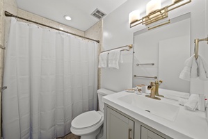 Upstairs Full Bath between guest bedrooms.