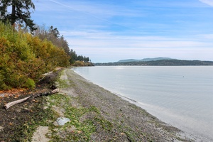 Wander down to your private tidal beach—perfect for peaceful strolls, beachcombing, or watching the tide roll in.