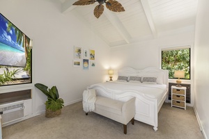 Upstairs Guest Bedroom with Ensuite Bathroom