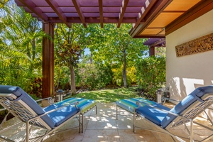 Soak up the sun or relax in the shade on the guest suite’s private lanai with comfortable loungers.