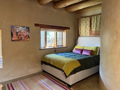 Quiet, comfortable queen bedroom