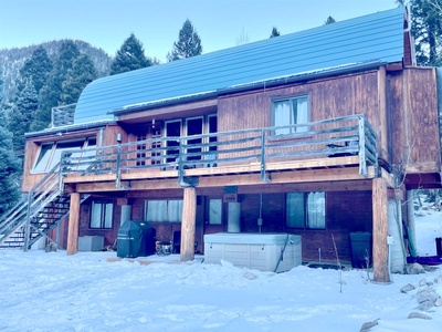 Amizette Mountain House - Apartment is downstairs from the main house.