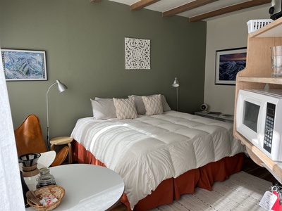 Studio king bed