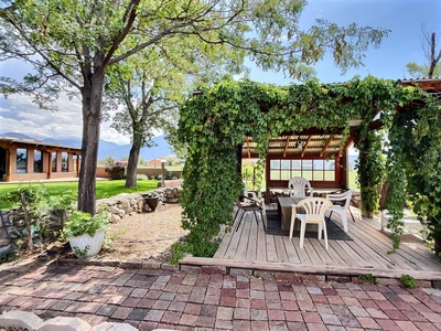 A beautiful plant covered patio